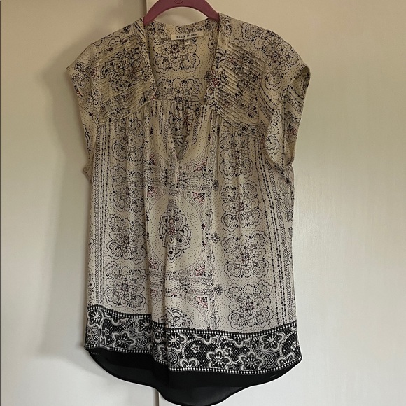 Black Rainn Tops - EUC | M | Elegant Black and Cream Women's Top